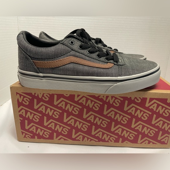 Vans Other - Vans Ward Youth Boys Size 3
Textile Black Grey Brown
Shoes Lace Up NEW